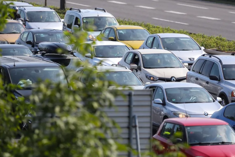 Naoružajte se strpljenjem! Pojačan promet prema moru, kolona pred naplatom Lučko
