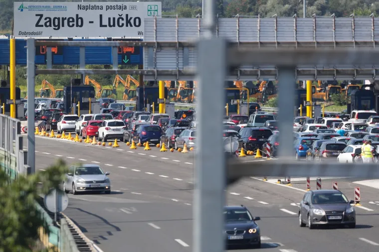 Naoružajte se strpljenjem! Pojačan promet prema moru, kolona pred naplatom Lučko