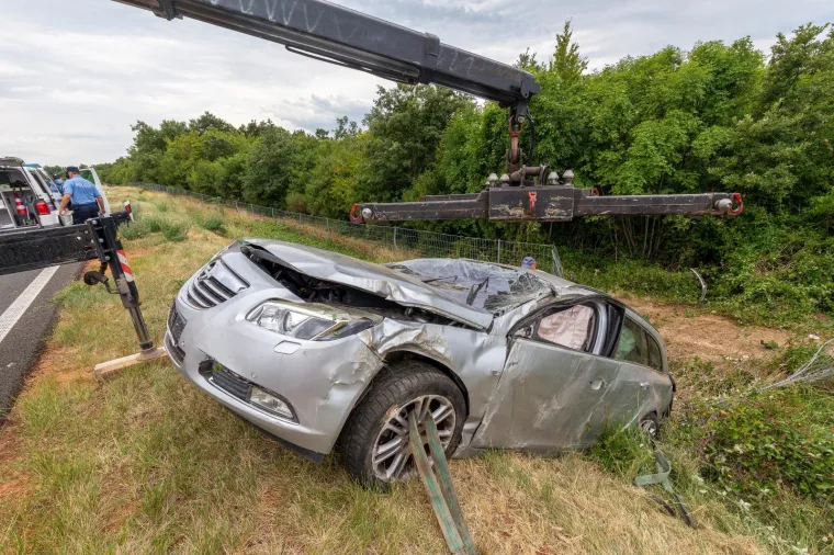 STRAVIČNA NESREĆA KOD VODNJANA: Izletio s ceste i na mjestu poginuo