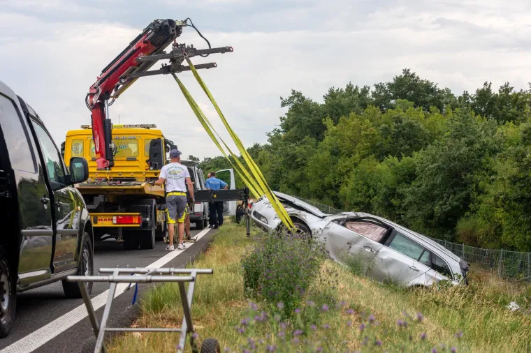 STRAVIČNA NESREĆA KOD VODNJANA: Izletio s ceste i na mjestu poginuo