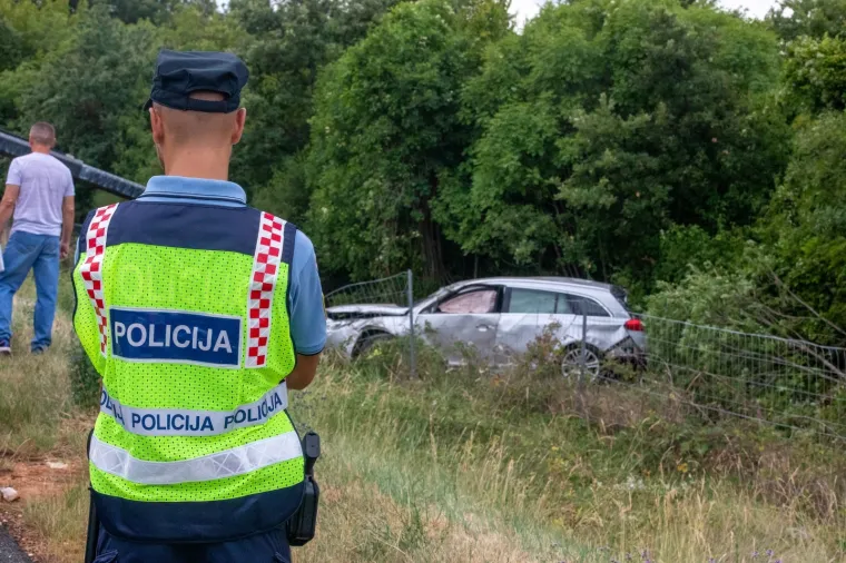 STRAVIČNA NESREĆA KOD VODNJANA: Izletio s ceste i na mjestu poginuo