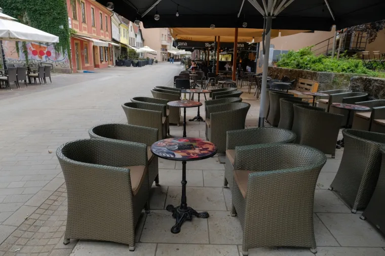 Metropola je pusta: Turista nema, terase zjape prazne, a ra&scaron;či&scaron;ćavanje od posljedica potresa jo&scaron; traje