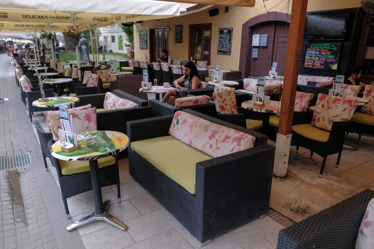 Metropola je pusta: Turista nema, terase zjape prazne, a ra&scaron;či&scaron;ćavanje od posljedica potresa jo&scaron; traje