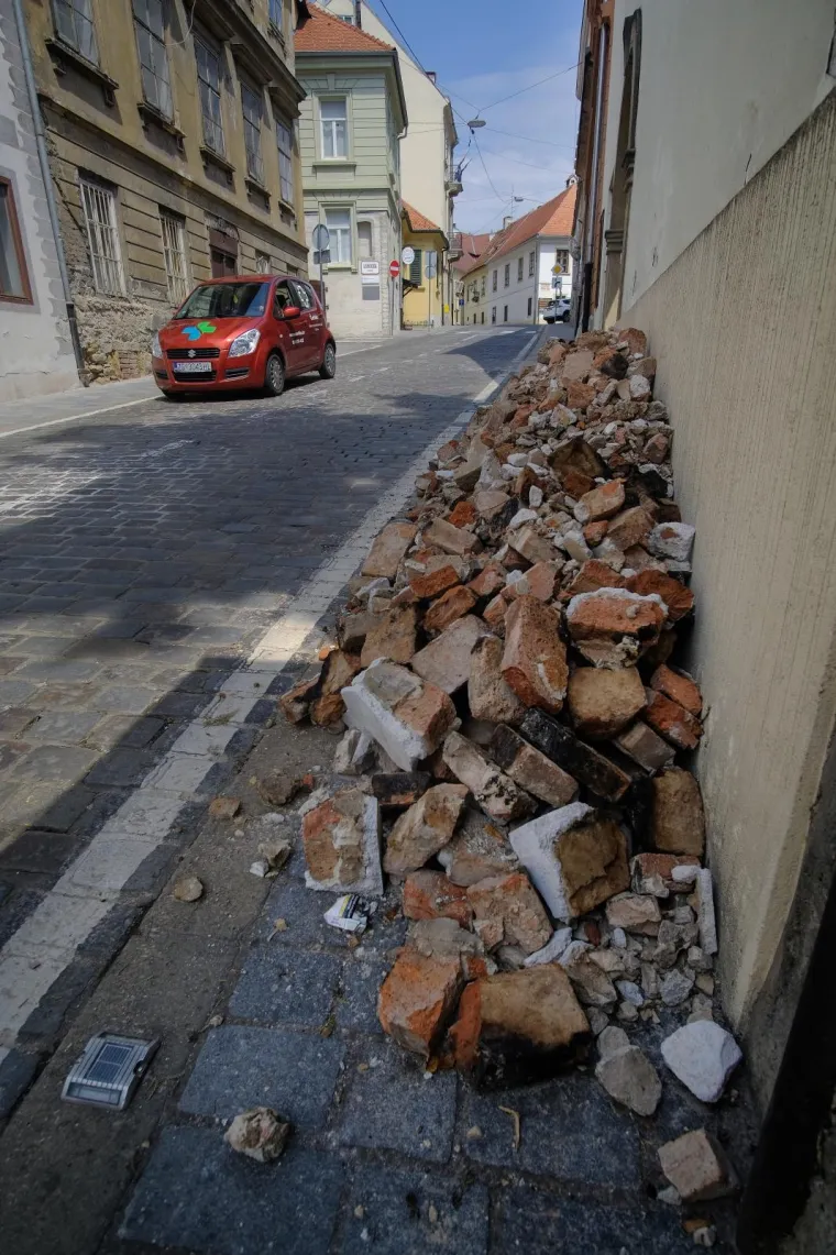Metropola je pusta: Turista nema, terase zjape prazne, a ra&scaron;či&scaron;ćavanje od posljedica potresa jo&scaron; traje