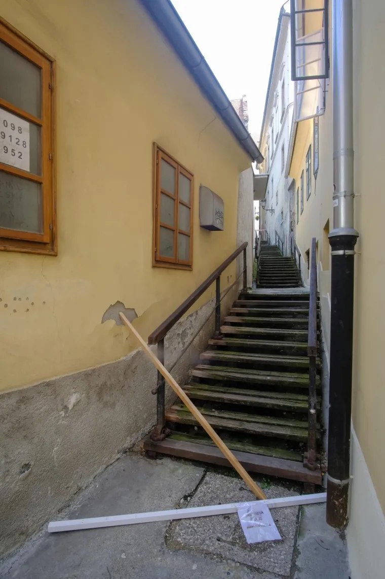 Metropola je pusta: Turista nema, terase zjape prazne, a ra&scaron;či&scaron;ćavanje od posljedica potresa jo&scaron; traje