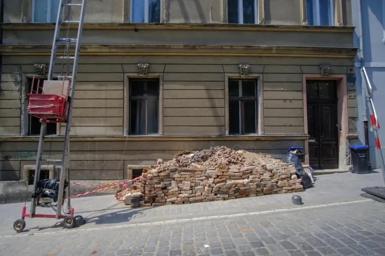 Metropola je pusta: Turista nema, terase zjape prazne, a ra&scaron;či&scaron;ćavanje od posljedica potresa jo&scaron; traje
