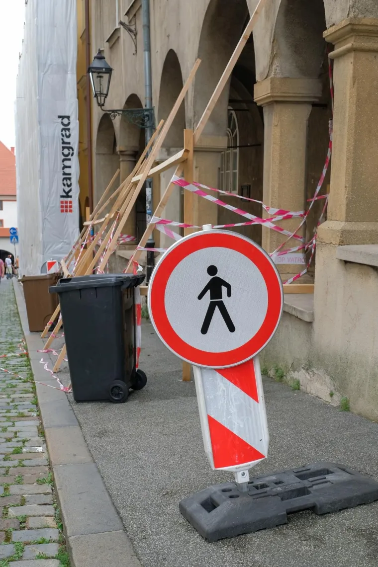 Metropola je pusta: Turista nema, terase zjape prazne, a ra&scaron;či&scaron;ćavanje od posljedica potresa jo&scaron; traje