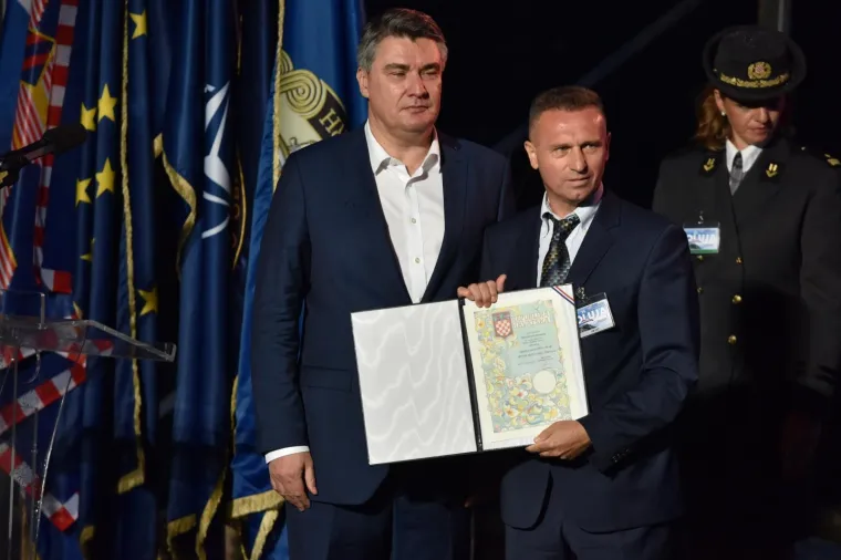 Milanović na prijemu na Kninskoj tvrđavi uručio odlikovanja: 'Dug časti nakon 25 godina'