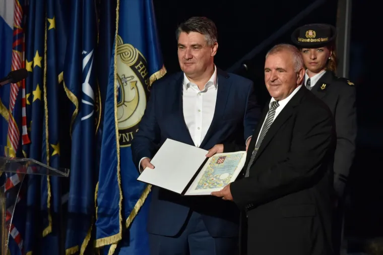 Milanović na prijemu na Kninskoj tvrđavi uručio odlikovanja: 'Dug časti nakon 25 godina'