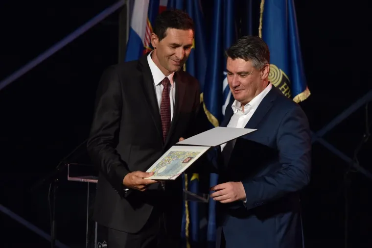 Milanović na prijemu na Kninskoj tvrđavi uručio odlikovanja: 'Dug časti nakon 25 godina'