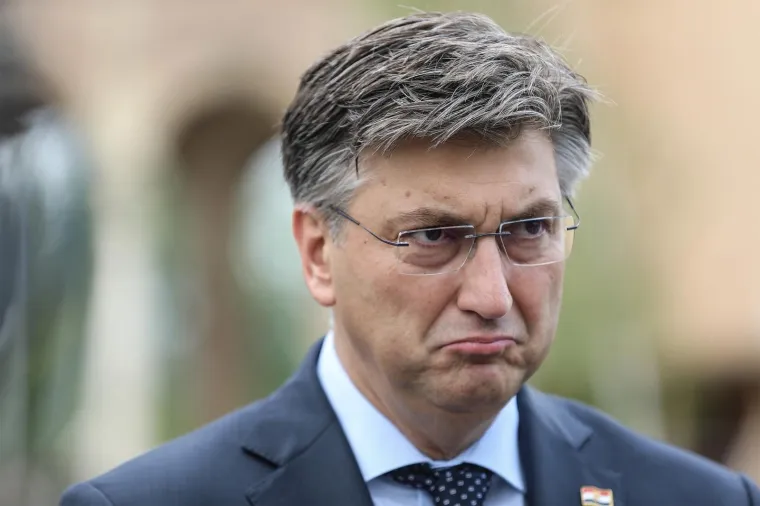 Premijer Plenković položio vijence na Mirogoju uoči Dana pobjede i domovinske zahvalnosti