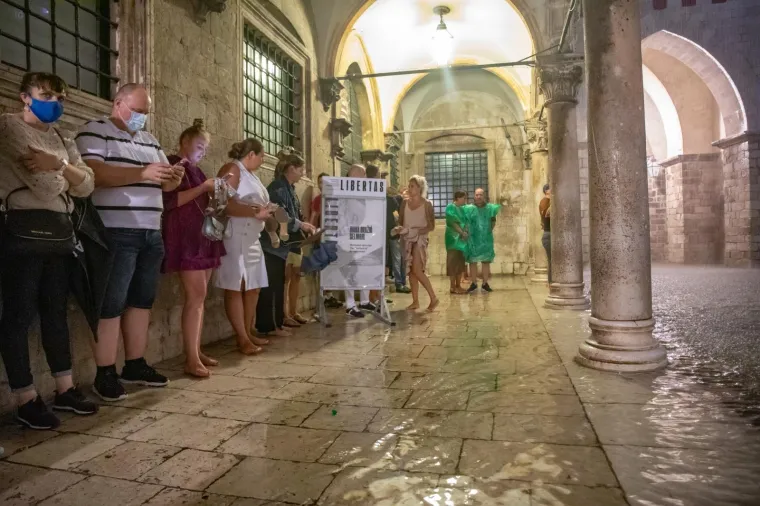 Stradun pod vodom! Nakon obilne kiše, centar Dubrovnika se pretvorio u pravo kupalište