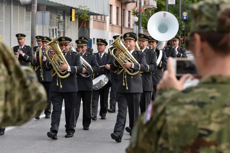 Pogledajte atmosferu u kraljevskom gradu Kninu na proslavi 25. obljetnice akcije Oluja!