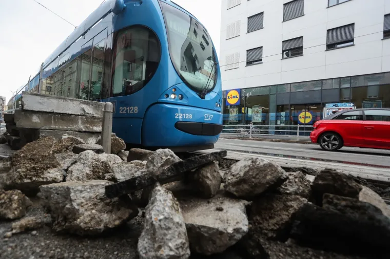 Ljeto u Zagrebu, radovi u gradu: U Ilici se stvara gužva, izmje&scaron;teno i tramvajsko stajali&scaron;te