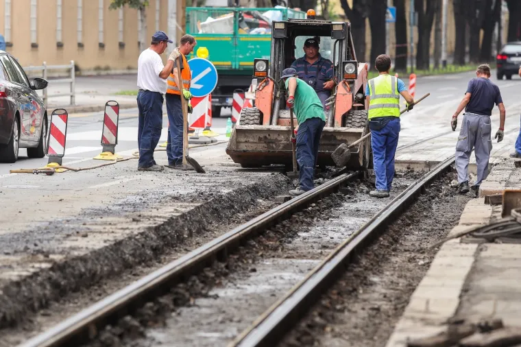 Ljeto u Zagrebu, radovi u gradu: U Ilici se stvara gužva, izmje&scaron;teno i tramvajsko stajali&scaron;te