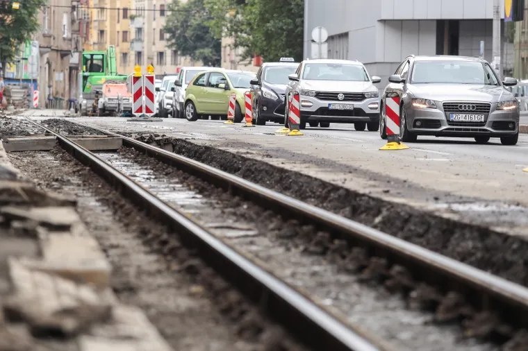 Ljeto u Zagrebu, radovi u gradu: U Ilici se stvara gužva, izmje&scaron;teno i tramvajsko stajali&scaron;te