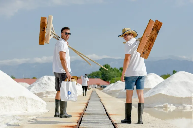 Tradicija i vrhunska atrakcija: Sunce, more i vjetar stvaraju ninsku sol, ljudi su tu samo da je beru s ljubavlju