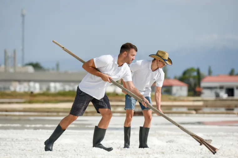 Tradicija i vrhunska atrakcija: Sunce, more i vjetar stvaraju ninsku sol, ljudi su tu samo da je beru s ljubavlju
