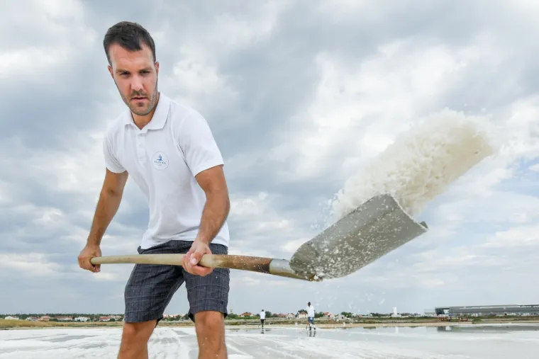 Tradicija i vrhunska atrakcija: Sunce, more i vjetar stvaraju ninsku sol, ljudi su tu samo da je beru s ljubavlju