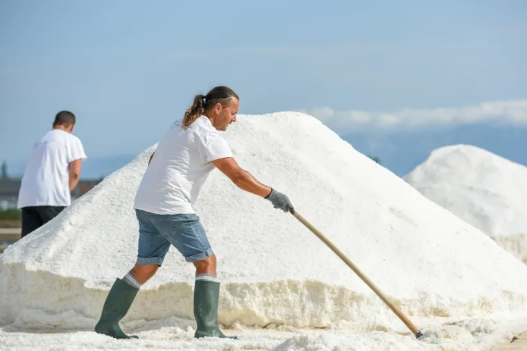 Tradicija i vrhunska atrakcija: Sunce, more i vjetar stvaraju ninsku sol, ljudi su tu samo da je beru s ljubavlju