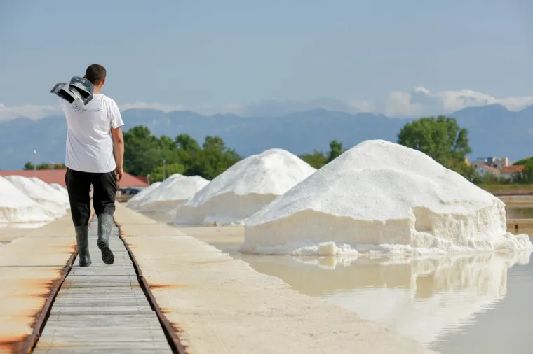 Tradicija i vrhunska atrakcija: Sunce, more i vjetar stvaraju ninsku sol, ljudi su tu samo da je beru s ljubavlju