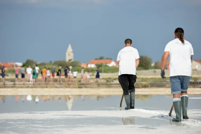Tradicija i vrhunska atrakcija: Sunce, more i vjetar stvaraju ninsku sol, ljudi su tu samo da je beru s ljubavlju