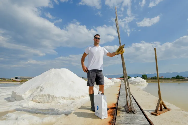 Tradicija i vrhunska atrakcija: Sunce, more i vjetar stvaraju ninsku sol, ljudi su tu samo da je beru s ljubavlju
