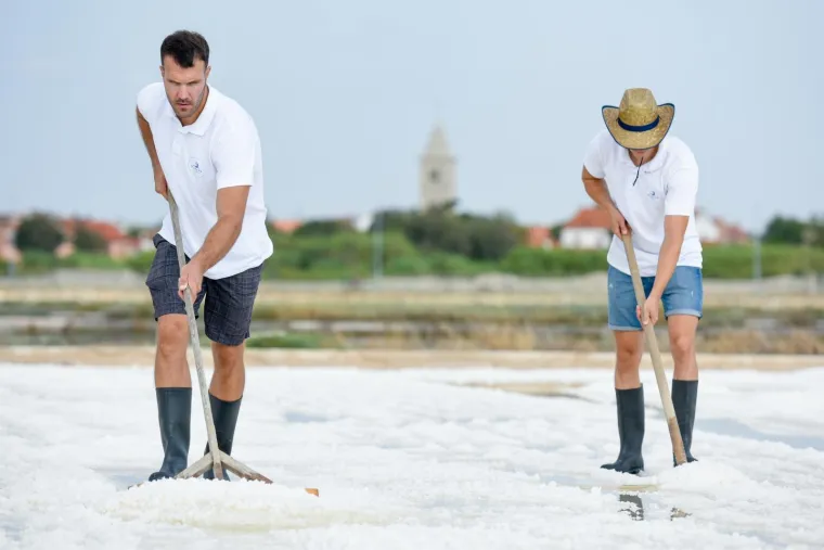 Tradicija i vrhunska atrakcija: Sunce, more i vjetar stvaraju ninsku sol, ljudi su tu samo da je beru s ljubavlju