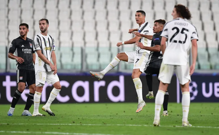 [FOTO] RONALDO NA KOLJENIMA: Prizori iz Torina koji pokazuju sav očaj Stare dame