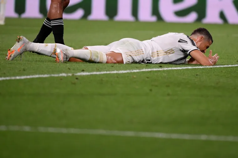 [FOTO] RONALDO NA KOLJENIMA: Prizori iz Torina koji pokazuju sav očaj Stare dame