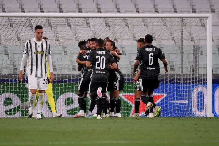 Francuski Lyon izbacio je Juventus Maurizija Sarrija, čija je trenerska sudbina zapečačena ispadanjem iz Lige prvaka. Lyon je sačuvao prednost iz prve utakmice, a ključnim se pokazao pogodak Depaya već u 12. minuti. Ronaldo je postigao dva gola, ali Lyon se pokazao u Torinu kao organiziranija ekipa.