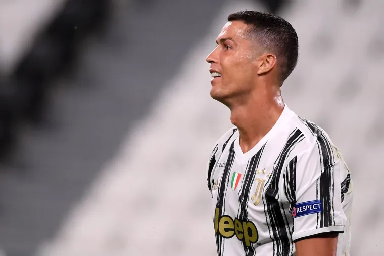 [FOTO] RONALDO NA KOLJENIMA: Prizori iz Torina koji pokazuju sav očaj Stare dame