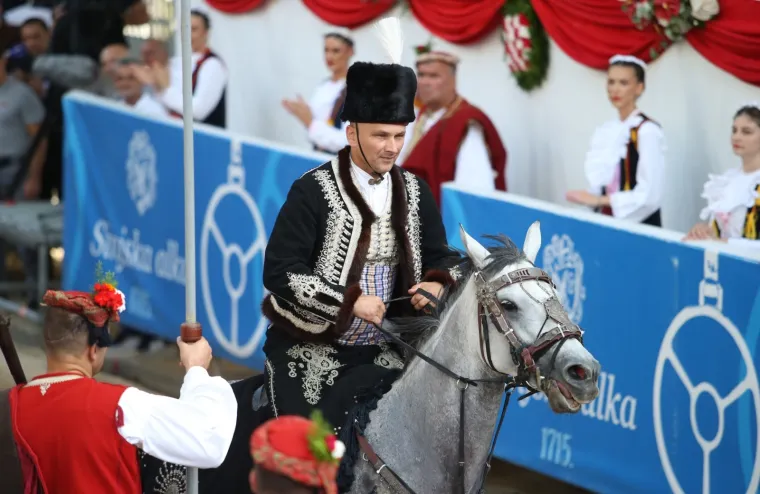 Prva pobjeda u natjecanju u karijeri: Slavodobitnik 305. Sinjske alke je Ivo Zorica