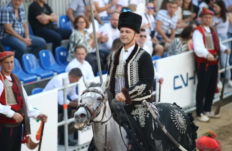 Prva pobjeda u natjecanju u karijeri: Slavodobitnik 305. Sinjske alke je Ivo Zorica