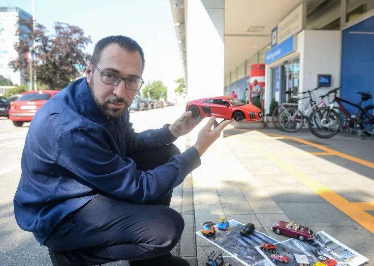 Pred Zagrebačkim holdingom parkiran impresivan vozni park: 'Očito se ide do kraja, ide se izmusti sve &scaron;to se može izmusti'