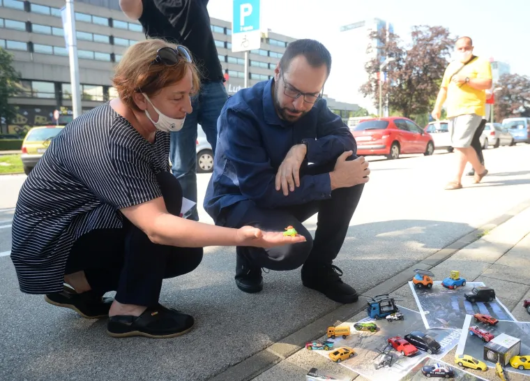 Pred Zagrebačkim holdingom parkiran impresivan vozni park: 'Očito se ide do kraja, ide se izmusti sve &scaron;to se može izmusti'