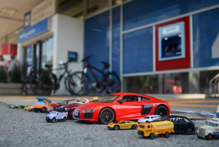 Pred Zagrebačkim holdingom parkiran impresivan vozni park: 'Očito se ide do kraja, ide se izmusti sve &scaron;to se može izmusti'