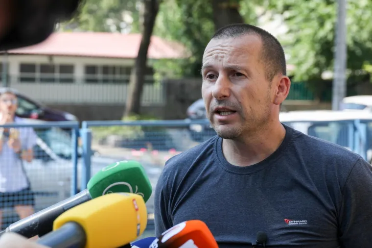 Podigli &scaron;ator ispred Klaićeve bolnice, branitelj prijeti spaljivanjem Spomenice: 'Ja se za ovo nisam borio!'