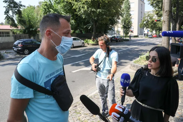 Podigli &scaron;ator ispred Klaićeve bolnice, branitelj prijeti spaljivanjem Spomenice: 'Ja se za ovo nisam borio!'