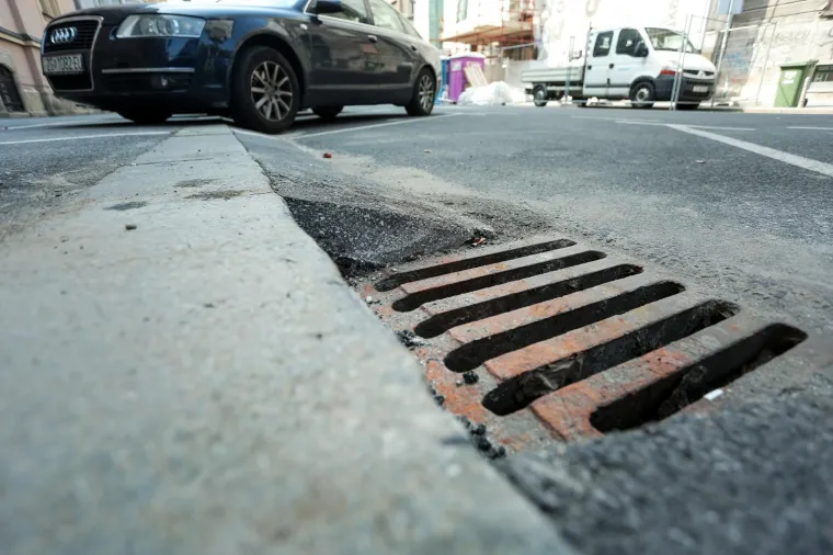 Time opet postoji mogućnost da će prizemni ili suterenski stanovi i poslovni prostori biti pod vodom već za prve sljedeće jače kiše, a meteorolozi su je najavili već za kraj utorka i srijedu. Foto: Emica Elveđi/PIXSELL