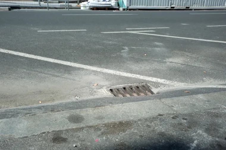 Zagreb čeka novu kišu: Nakon obnove Haulikove dio šahtova ostao začepljen ili na pola pokriven slojem asfalta