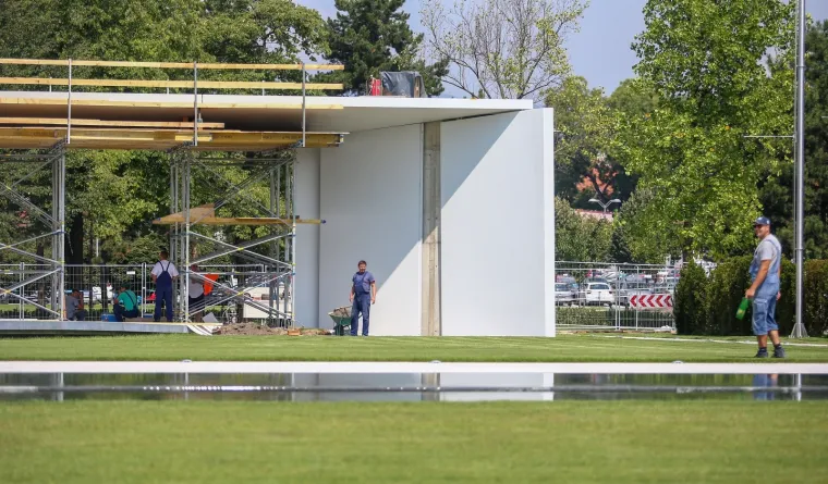 Spomenik Domovini samo &scaron;to nije gotov: Nad njim noću i danju bdiju Franjo Tuđman i Milan Bandić