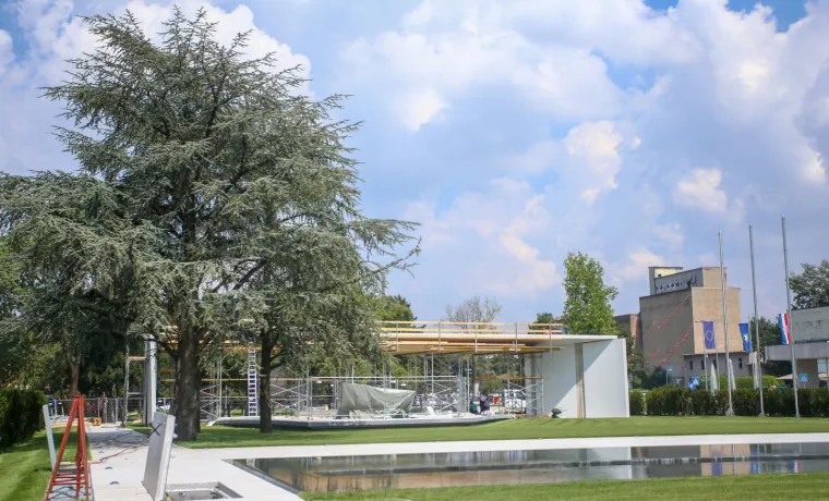 Spomenik Domovini samo &scaron;to nije gotov: Nad njim noću i danju bdiju Franjo Tuđman i Milan Bandić