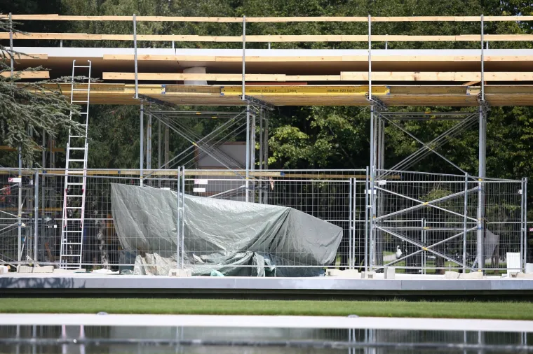 Spomenik Domovini samo &scaron;to nije gotov: Nad njim noću i danju bdiju Franjo Tuđman i Milan Bandić