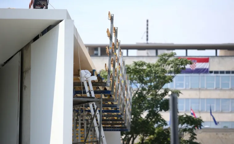 Spomenik Domovini samo &scaron;to nije gotov: Nad njim noću i danju bdiju Franjo Tuđman i Milan Bandić