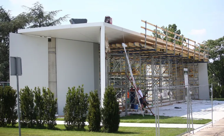 Spomenik Domovini samo &scaron;to nije gotov: Nad njim noću i danju bdiju Franjo Tuđman i Milan Bandić