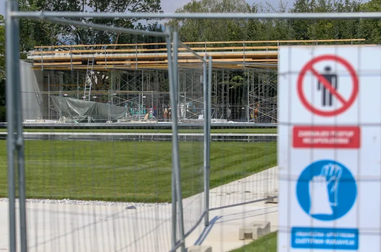 Spomenik Domovini samo &scaron;to nije gotov: Nad njim noću i danju bdiju Franjo Tuđman i Milan Bandić