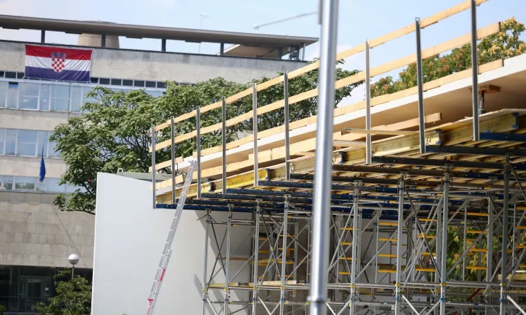 Spomenik Domovini samo &scaron;to nije gotov: Nad njim noću i danju bdiju Franjo Tuđman i Milan Bandić