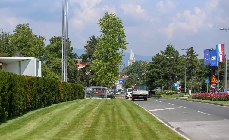 Spomenik Domovini samo &scaron;to nije gotov: Nad njim noću i danju bdiju Franjo Tuđman i Milan Bandić