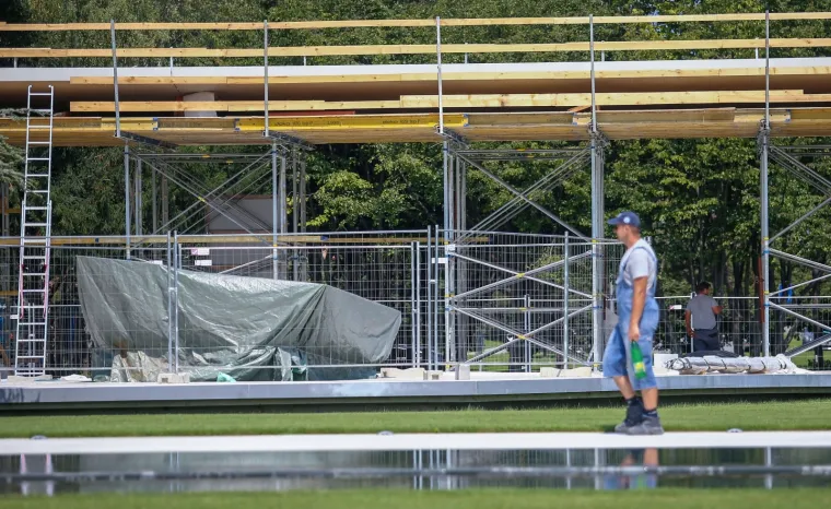 Spomenik Domovini samo &scaron;to nije gotov: Nad njim noću i danju bdiju Franjo Tuđman i Milan Bandić